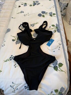 Cupshe Black Ribbed Cutout One-Piece Swimsuit with Tag